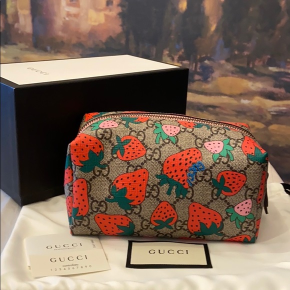Gucci Handbags - Authentic Gucci Linear Cosmetics Bag